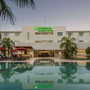 https://holiday-inn-express-playa-del-carmen.allrivieramayahotels.com