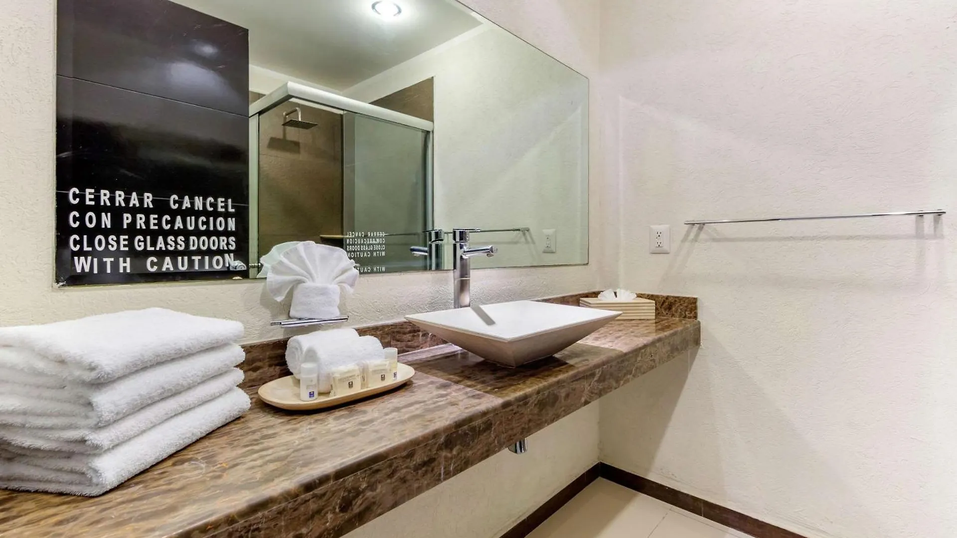 Comfort Inn Cancun Aeropuerto Hotel