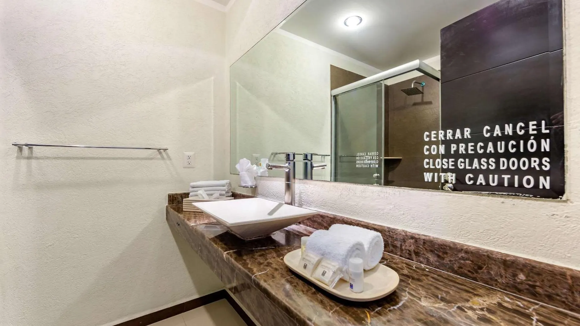 Comfort Inn Cancun Aeropuerto Hotel